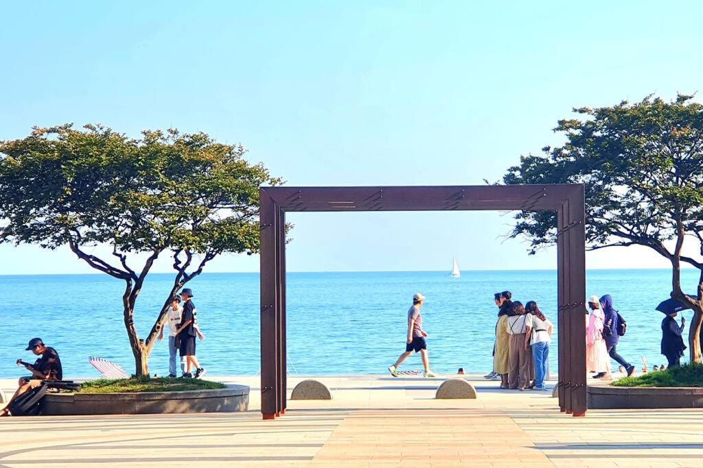 Haeundai Beach 1 Cho Lägenhet Busan Exteriör bild