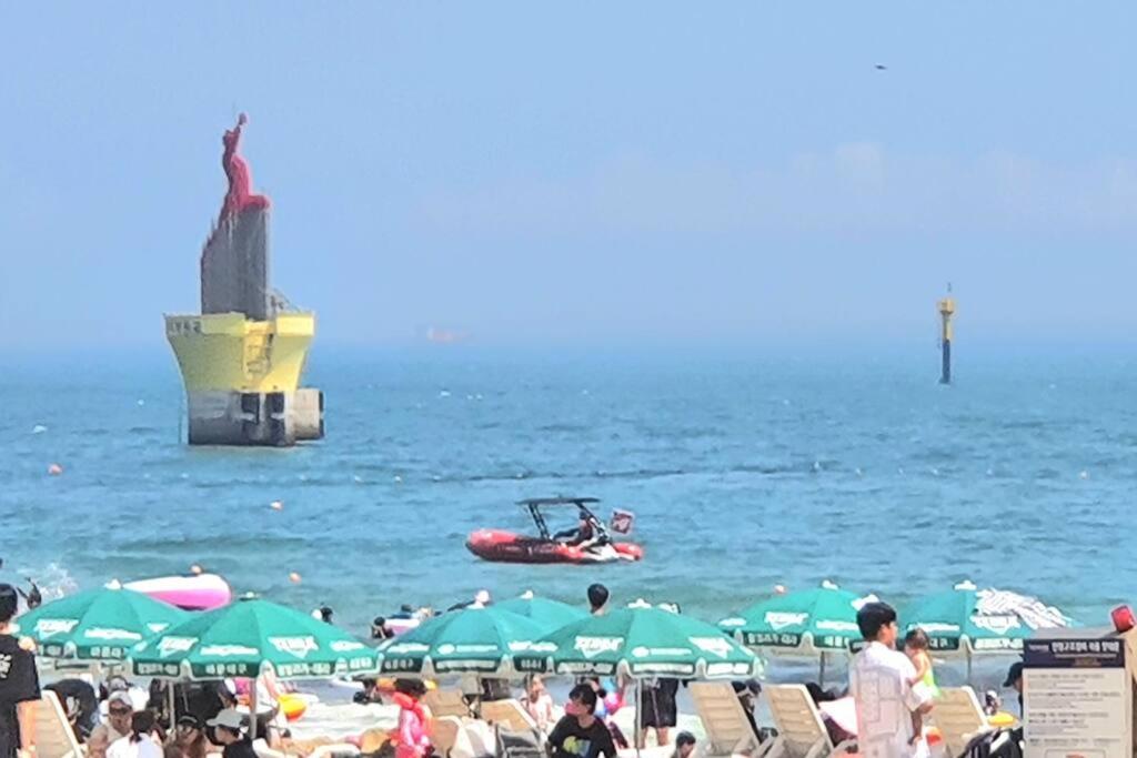 Haeundai Beach 1 Cho Lägenhet Busan Exteriör bild